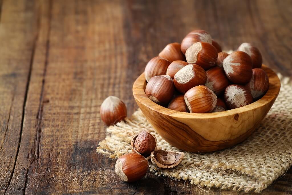 Nocciole nel Bircher Muesli Verival