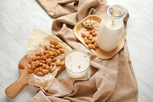 Prepara il tuo latte di mandorle