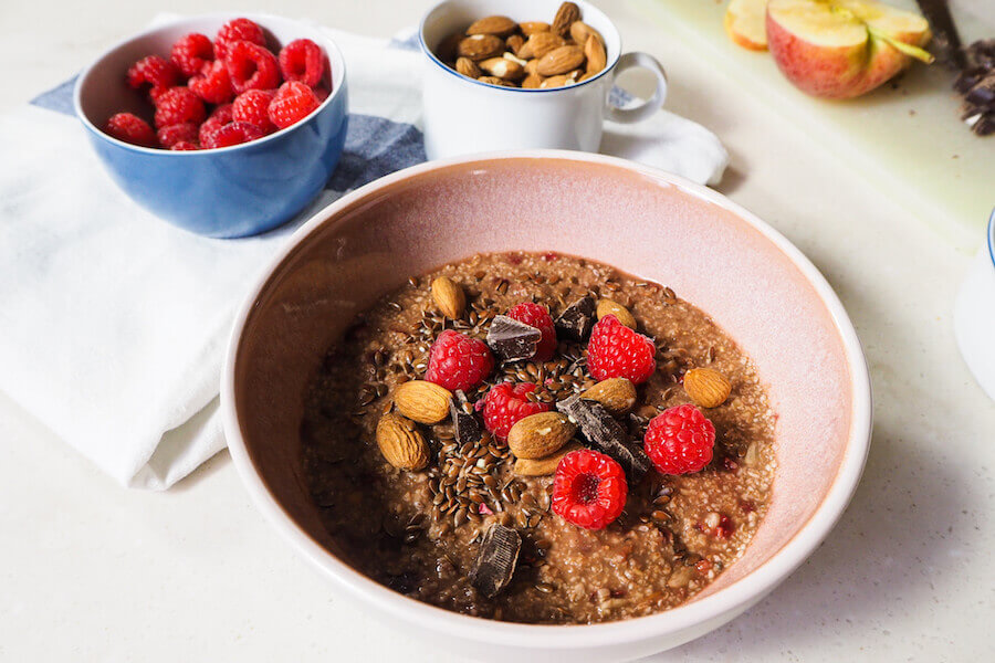 Porridge con copertura di mandorle