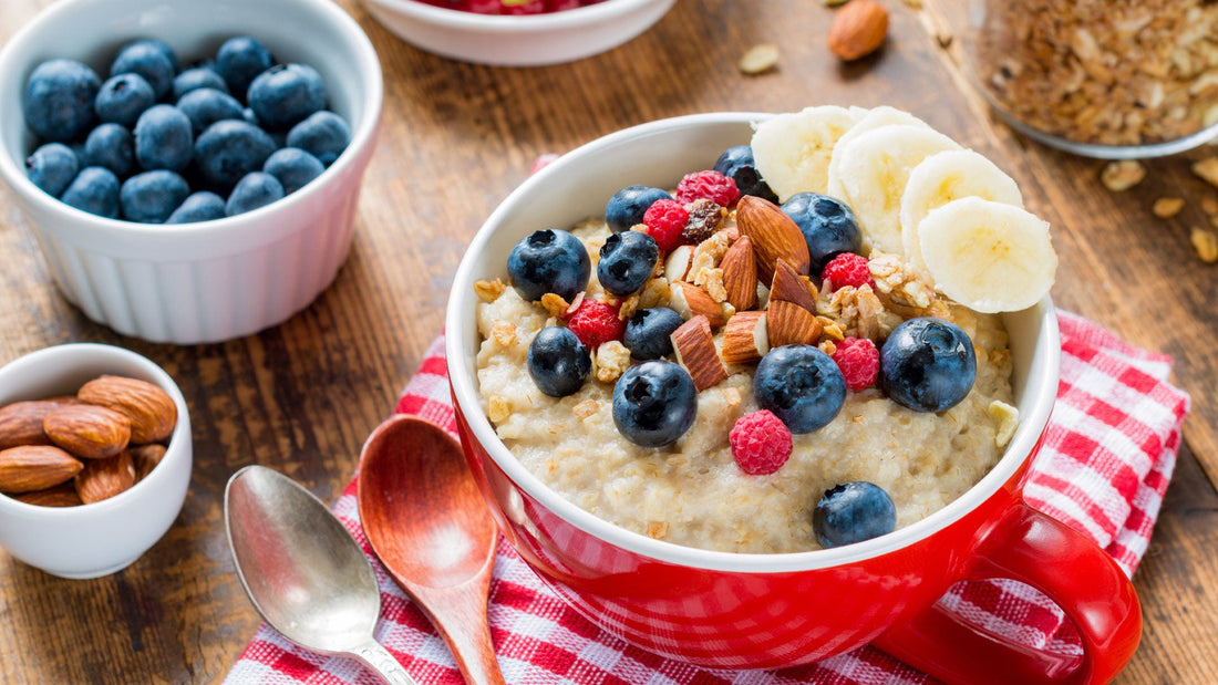 Porridge sain à l'avoine pour le petit-déjeuner